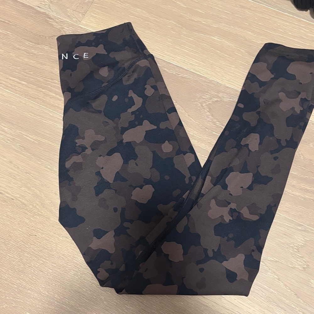 Women's Camo Leggings in Black and Brown